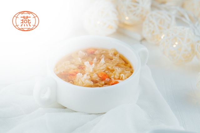 食物搭配有讲究,雪梨银耳燕窝的功效有哪些?