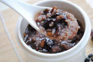 黑豆莲子炖燕窝的做法