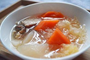 红萝卜瘦肉炖燕窝的做法