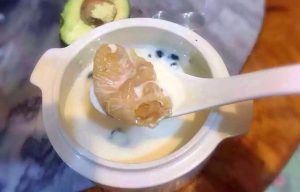 花胶牛奶炖燕窝