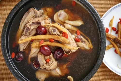 鸡肉炖燕窝汤
