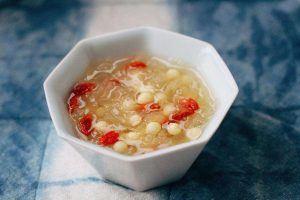 燕窝炖芡实的做法