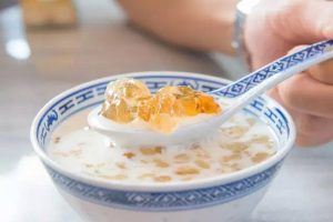 牛奶燕窝桃胶皂角米做法