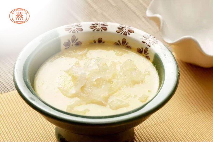 燕窝可以加银耳鲜奶炖吗