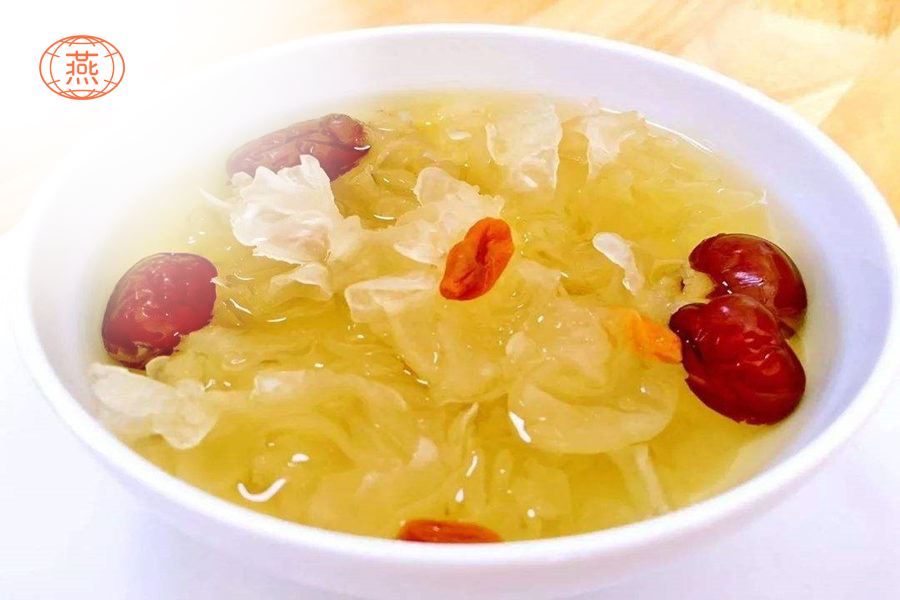 燕窝可以和银耳一起炖吗