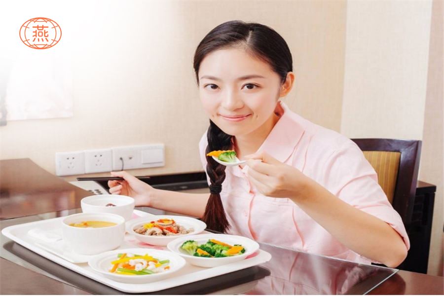 坐月子能吃红枣银耳燕窝吗