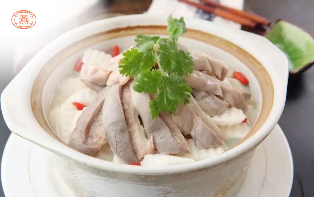 燕窝可以和猪肚一起炖吗